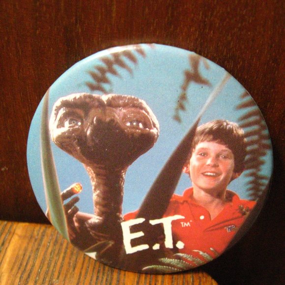 👽 E.T. the Extra-Terrestrial Vintage 1982 Lapel Pin - Picture 1 of 5